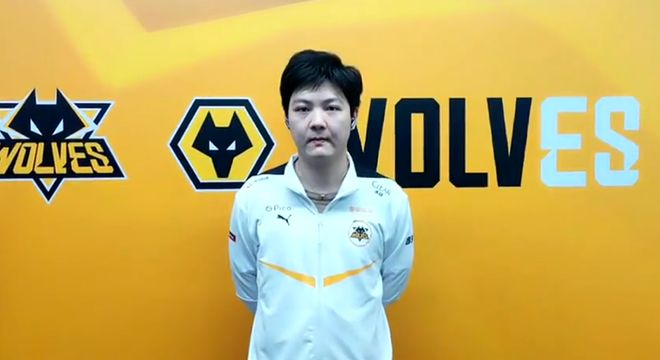 TES赛后群访 Meiko ：第一把后看到了Ale，就问他怎么玩的那么好