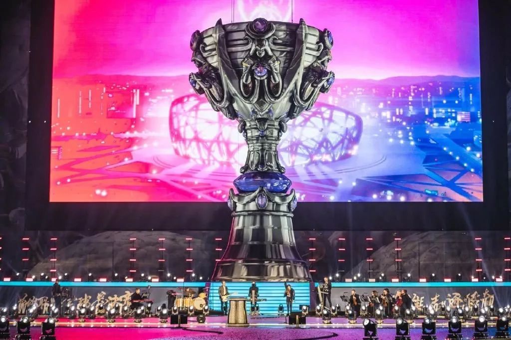 Anyone's Legend 在 LPL 第2分裂 2025 中领先 Ascend 组