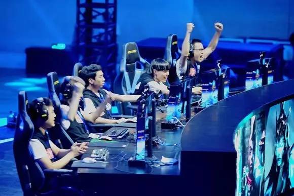 2025LPL夏季赛常规赛第一周趣味数据：累计76个英雄出场