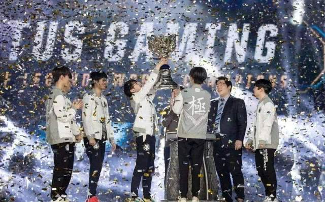 个人英雄主义！桂康击败四名对手，撕裂TE团队合作！EDG 1-1 TE